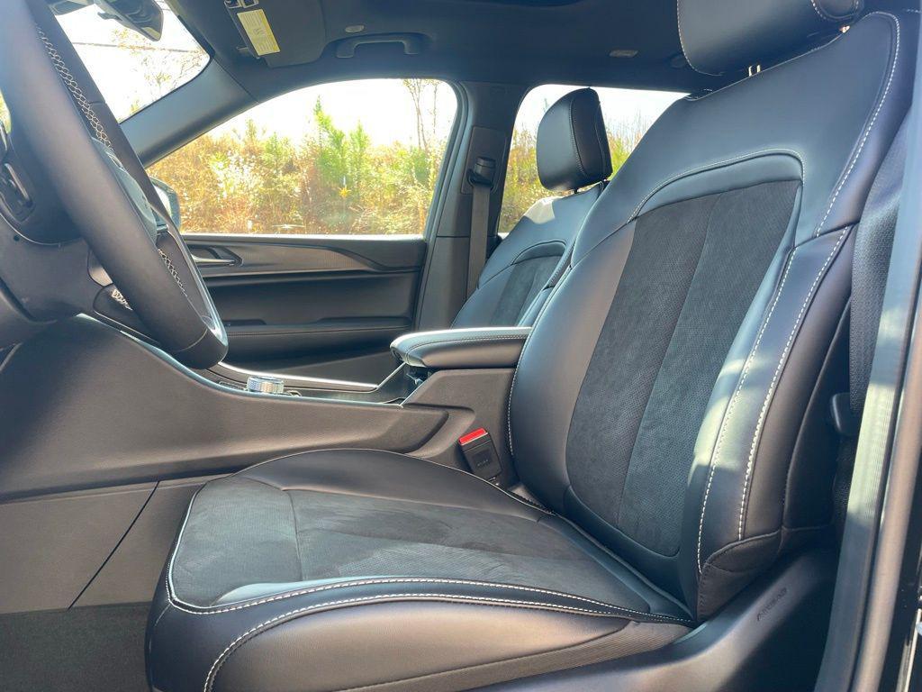 new 2025 Jeep Grand Cherokee L car, priced at $39,212