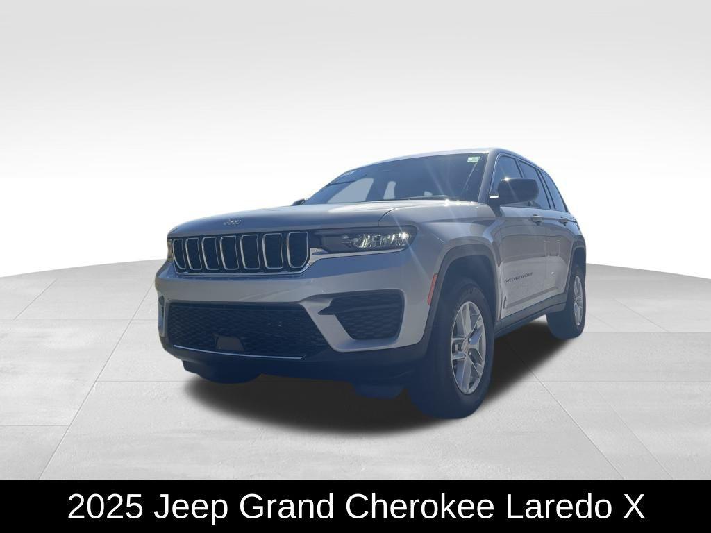 new 2025 Jeep Grand Cherokee car, priced at $31,274