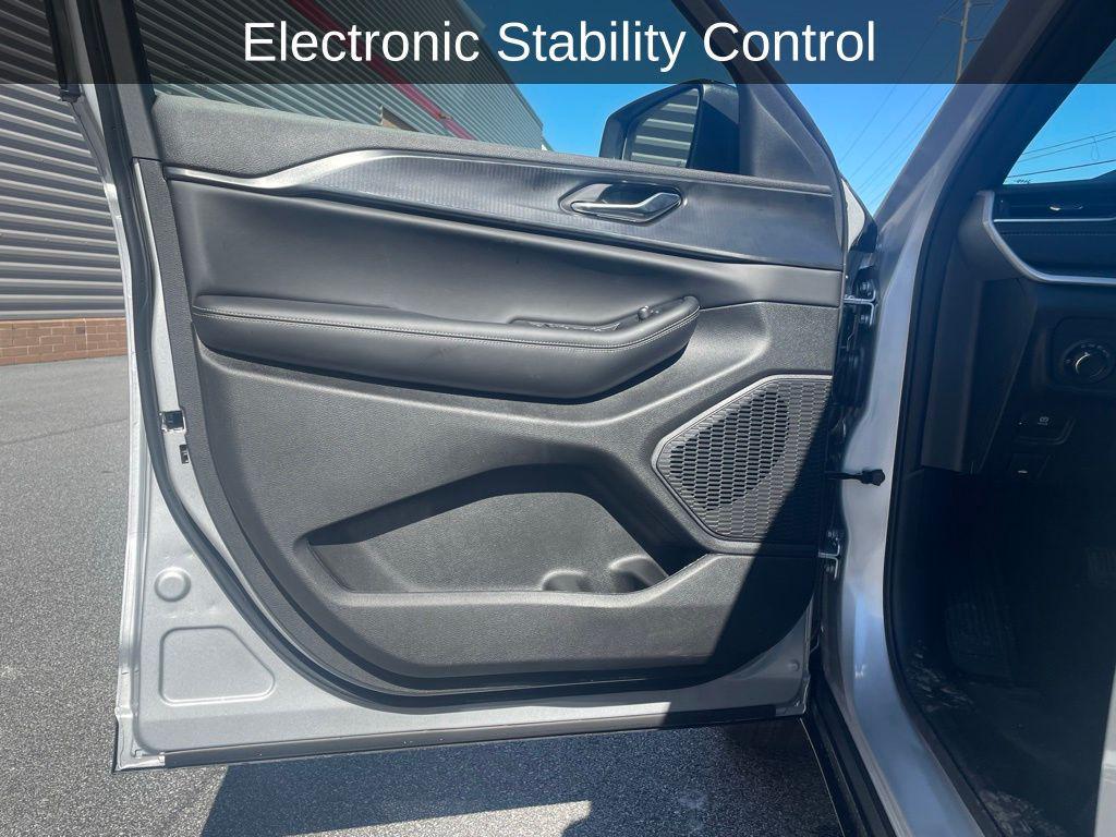 new 2025 Jeep Grand Cherokee car, priced at $31,274