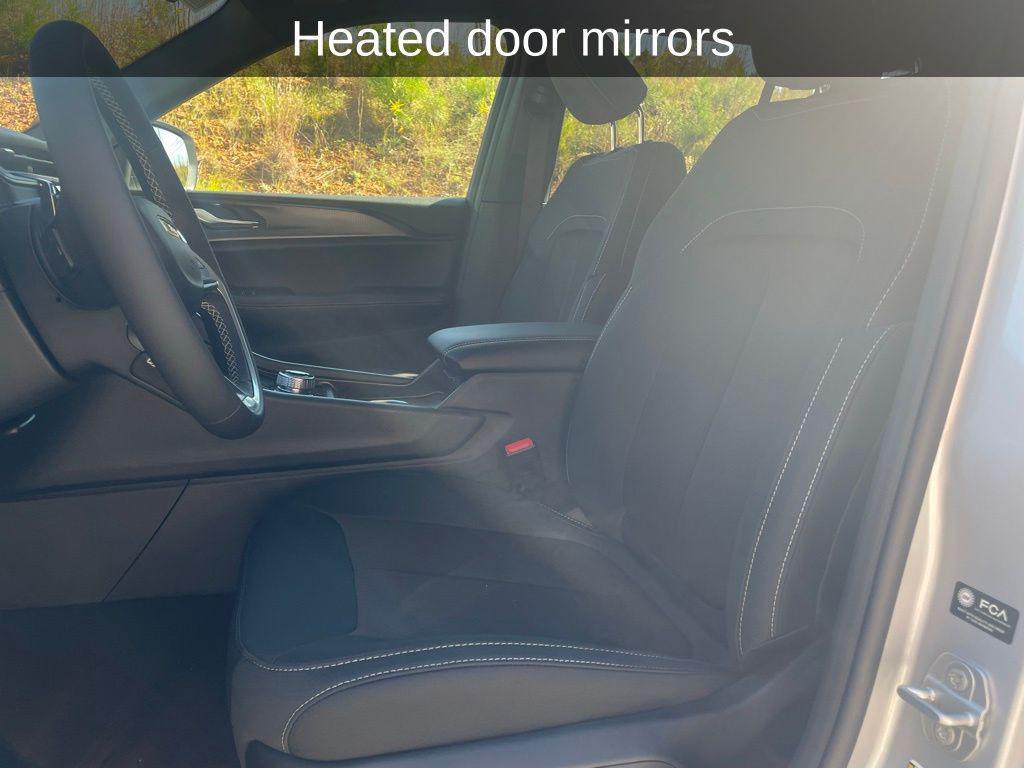 new 2025 Jeep Grand Cherokee car, priced at $31,274