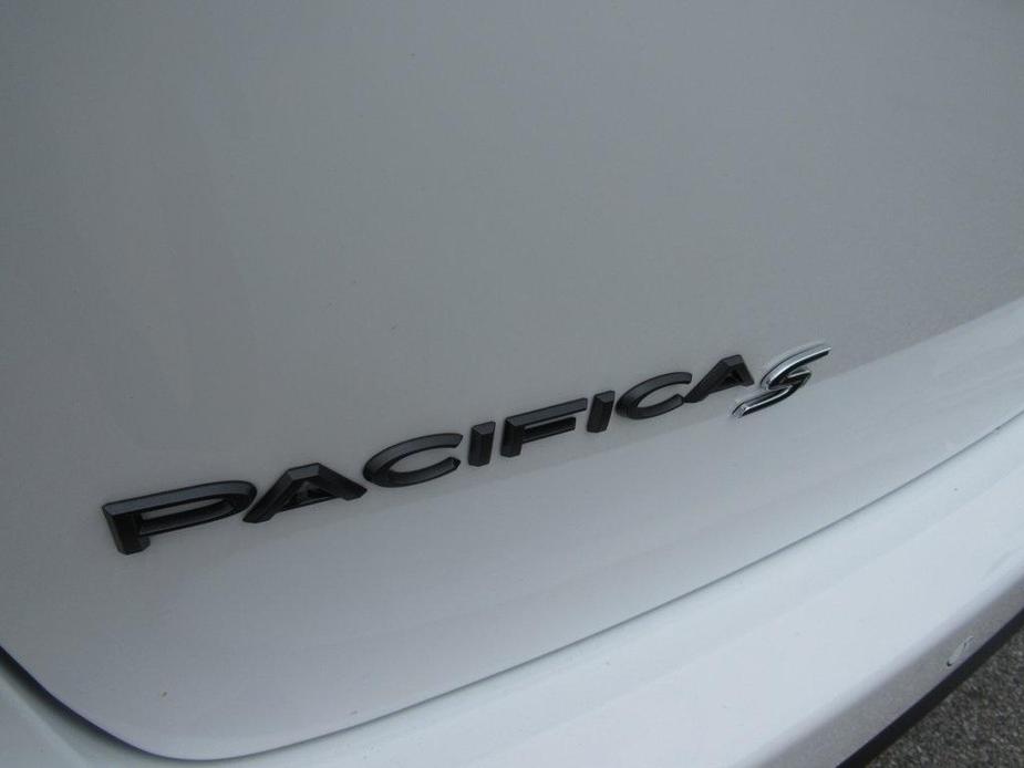 new 2024 Chrysler Pacifica car, priced at $43,457