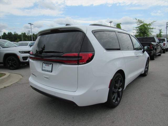 new 2024 Chrysler Pacifica car, priced at $43,457