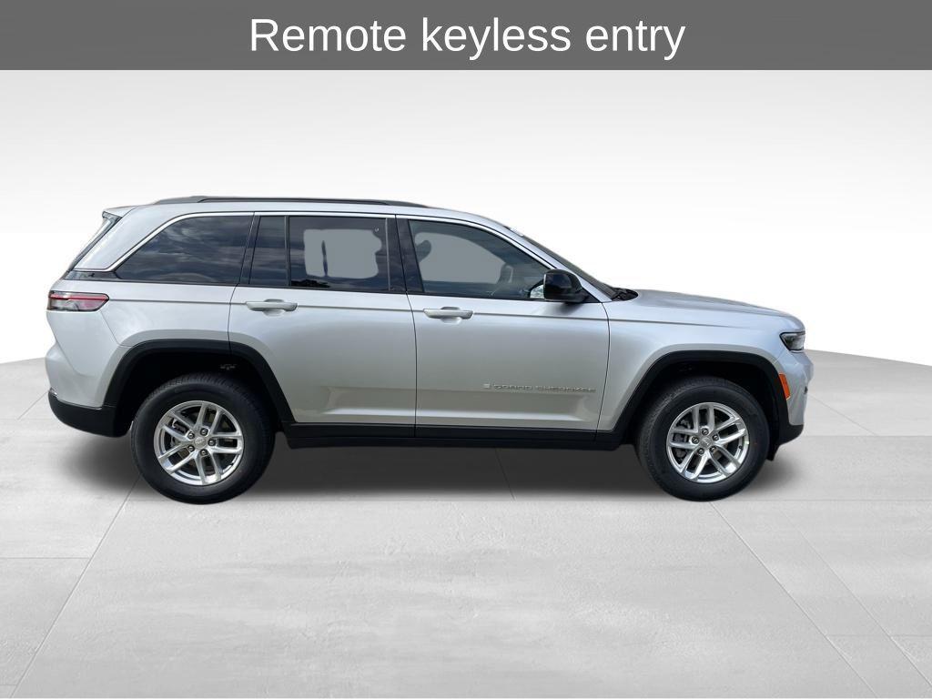 new 2025 Jeep Grand Cherokee car, priced at $33,274