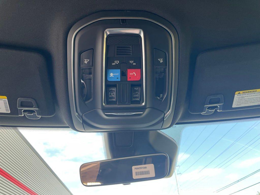 new 2025 Jeep Grand Cherokee car, priced at $33,274