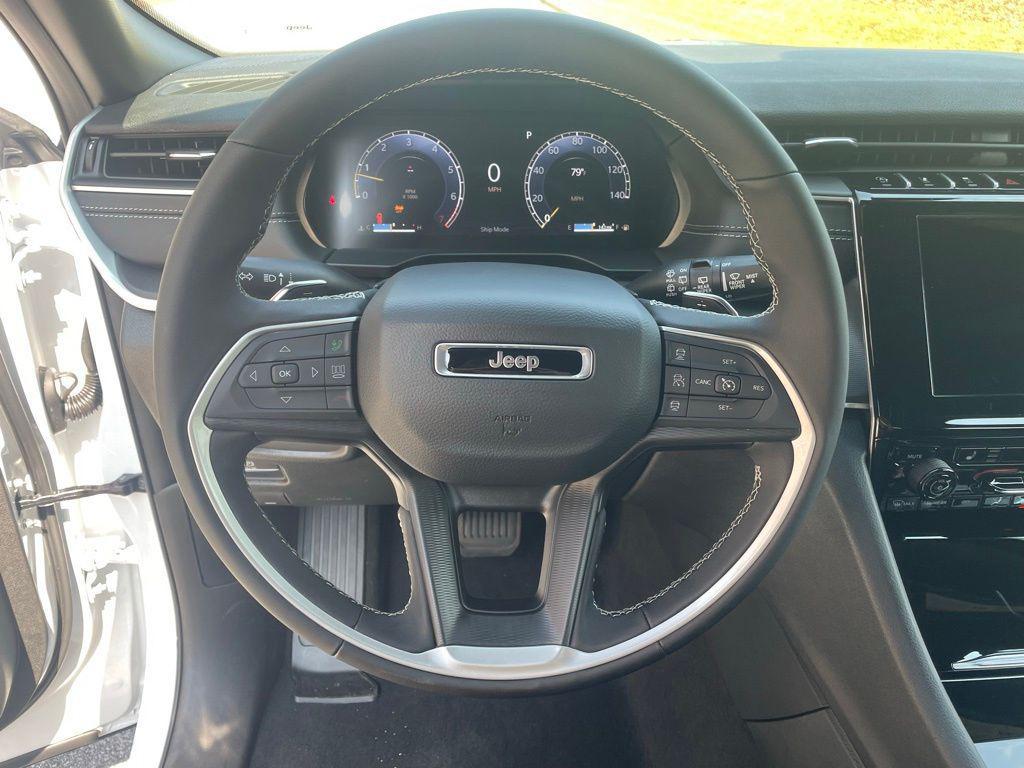 new 2025 Jeep Grand Cherokee car, priced at $37,009