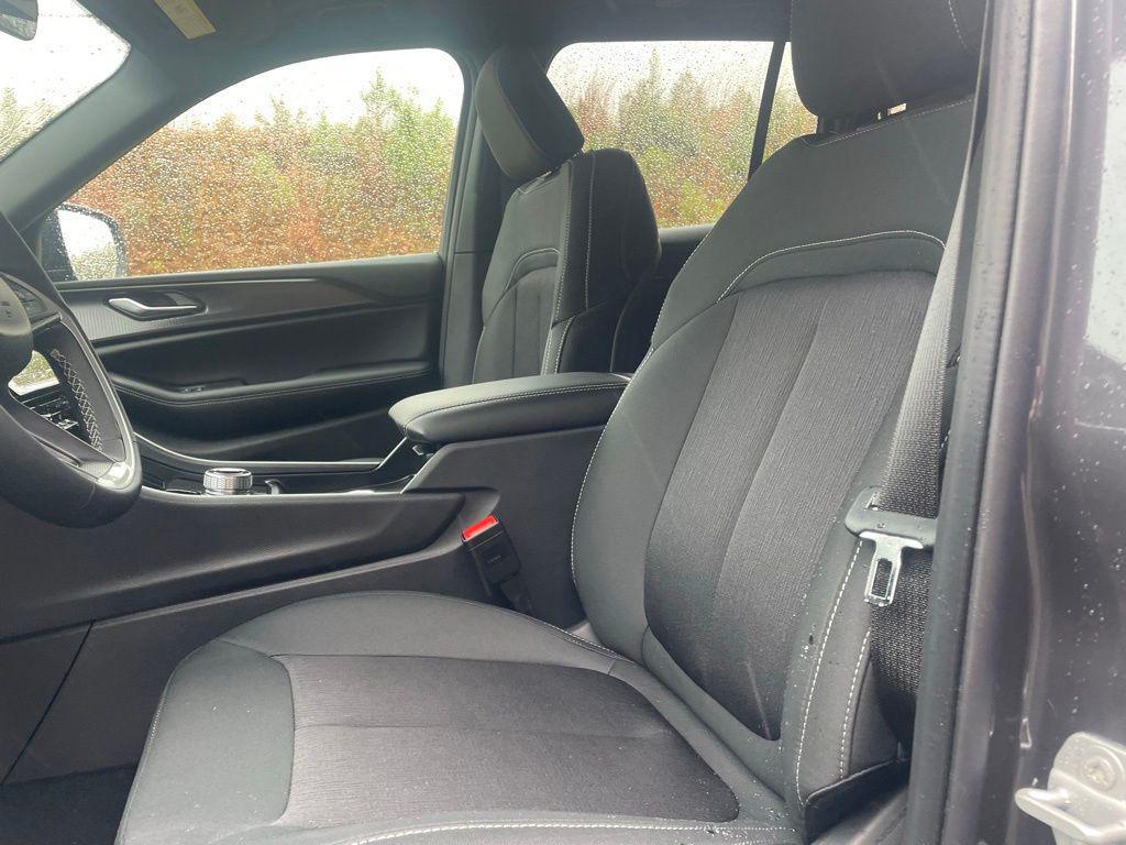 new 2025 Jeep Grand Cherokee car, priced at $34,836