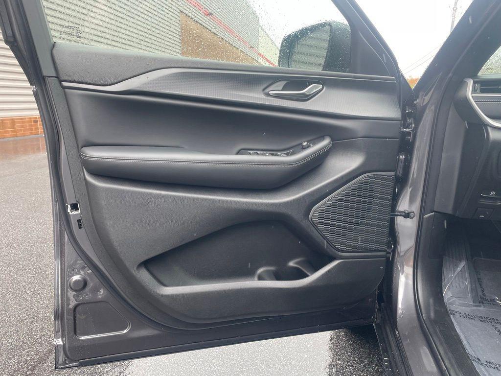 new 2025 Jeep Grand Cherokee car, priced at $34,836