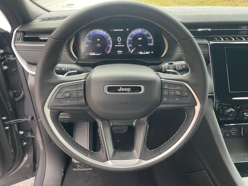 new 2025 Jeep Grand Cherokee car, priced at $34,683