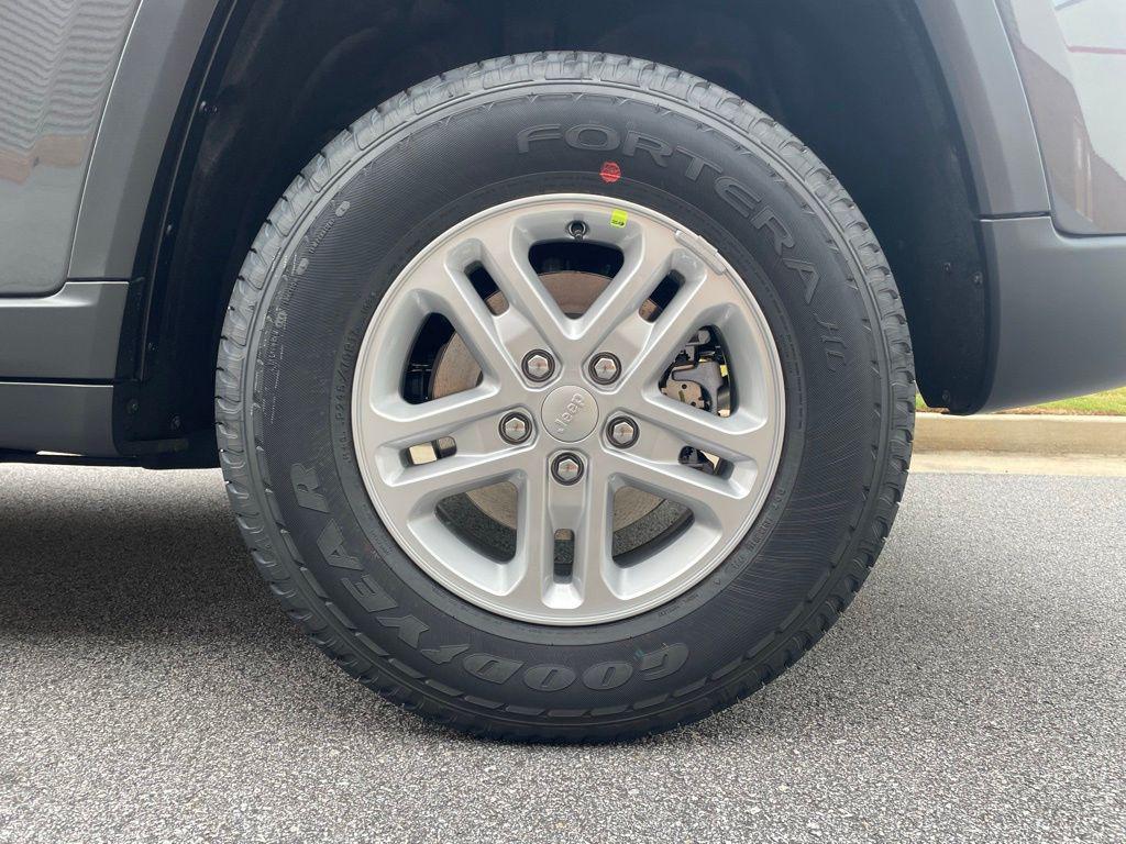 new 2025 Jeep Grand Cherokee car, priced at $34,683