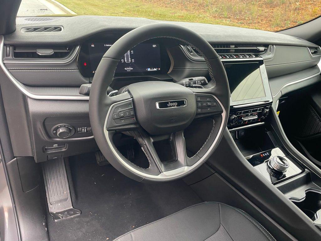 new 2025 Jeep Grand Cherokee car, priced at $34,683