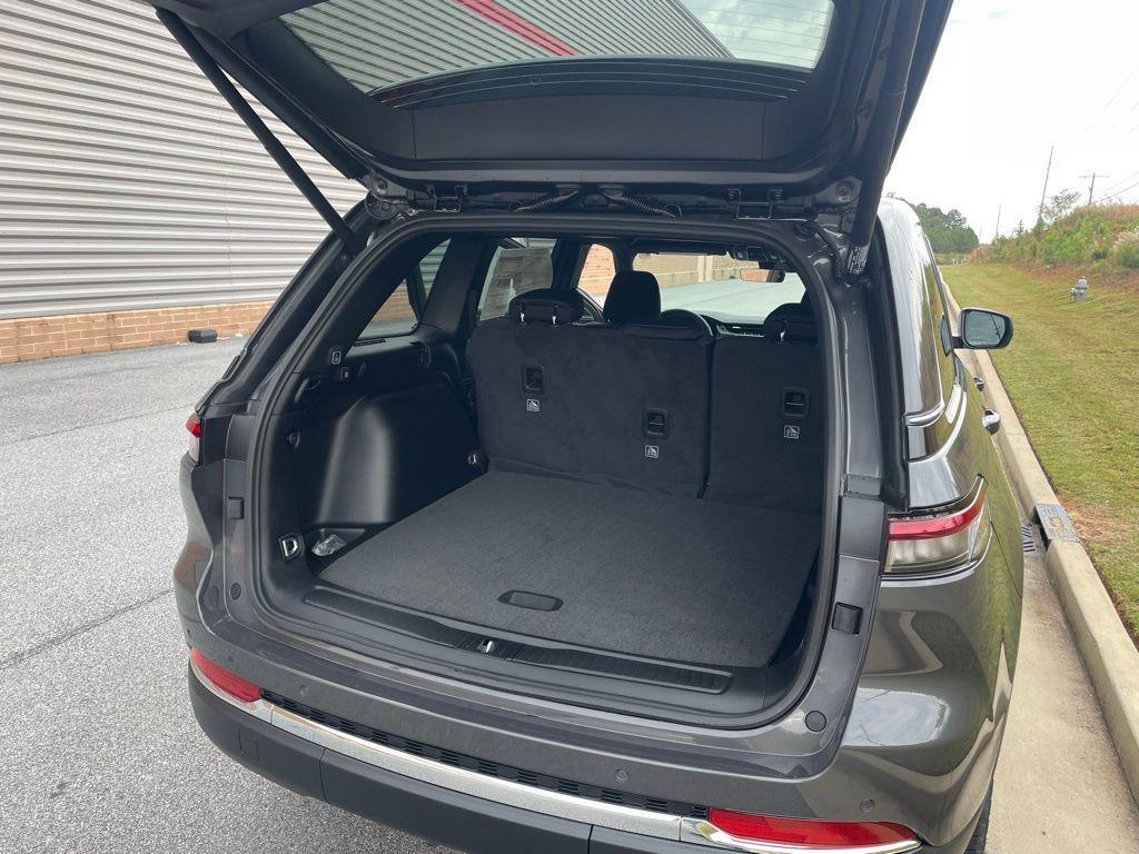 new 2025 Jeep Grand Cherokee car, priced at $34,683