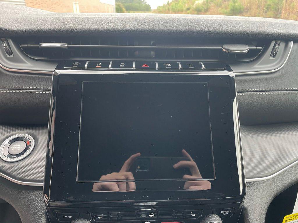 new 2025 Jeep Grand Cherokee car, priced at $34,683