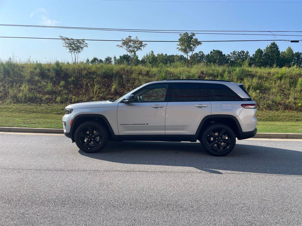 new 2025 Jeep Grand Cherokee car, priced at $41,444