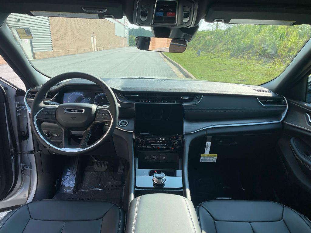 new 2025 Jeep Grand Cherokee car, priced at $41,444