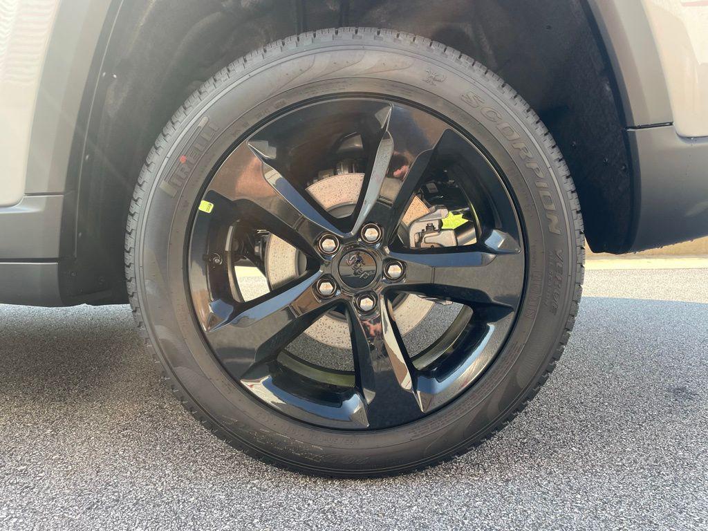 new 2025 Jeep Grand Cherokee car, priced at $41,444