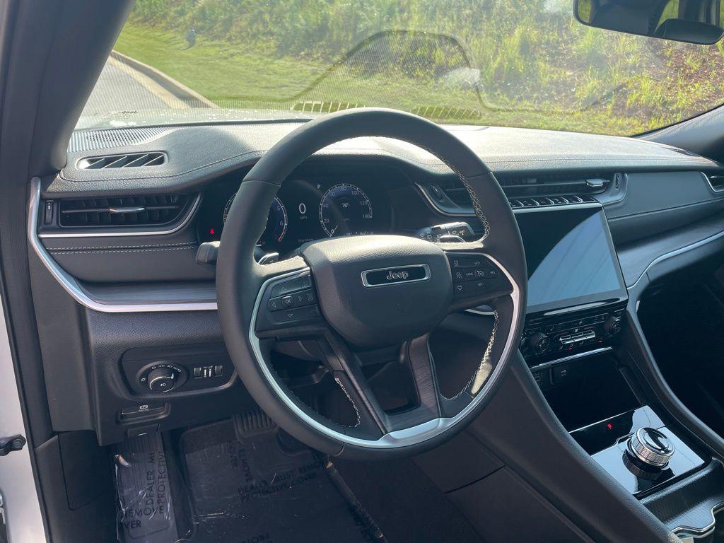 new 2025 Jeep Grand Cherokee car, priced at $41,444