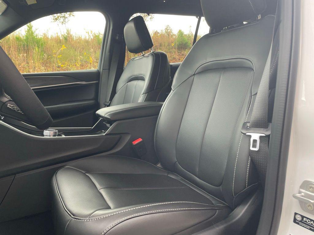 new 2025 Jeep Grand Cherokee L car, priced at $48,266