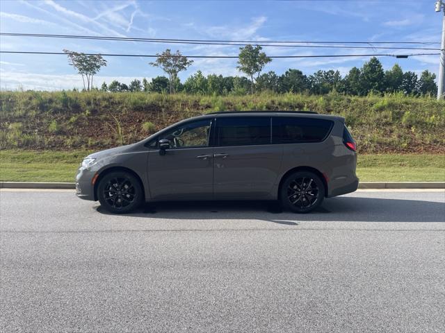 new 2025 Chrysler Pacifica car, priced at $49,571