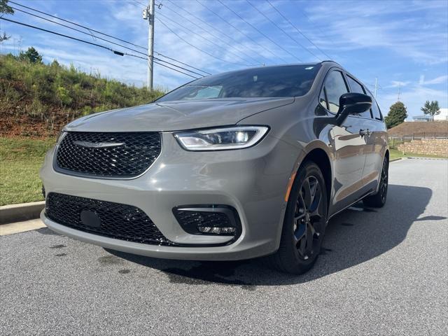 new 2025 Chrysler Pacifica car, priced at $49,571