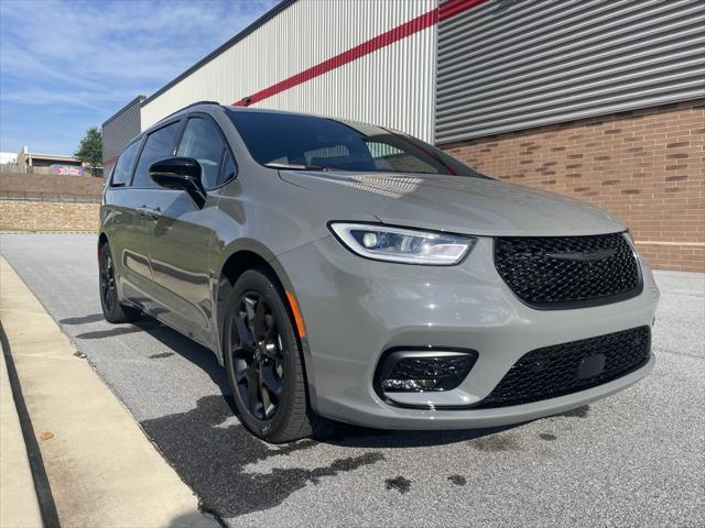 new 2025 Chrysler Pacifica car, priced at $49,571