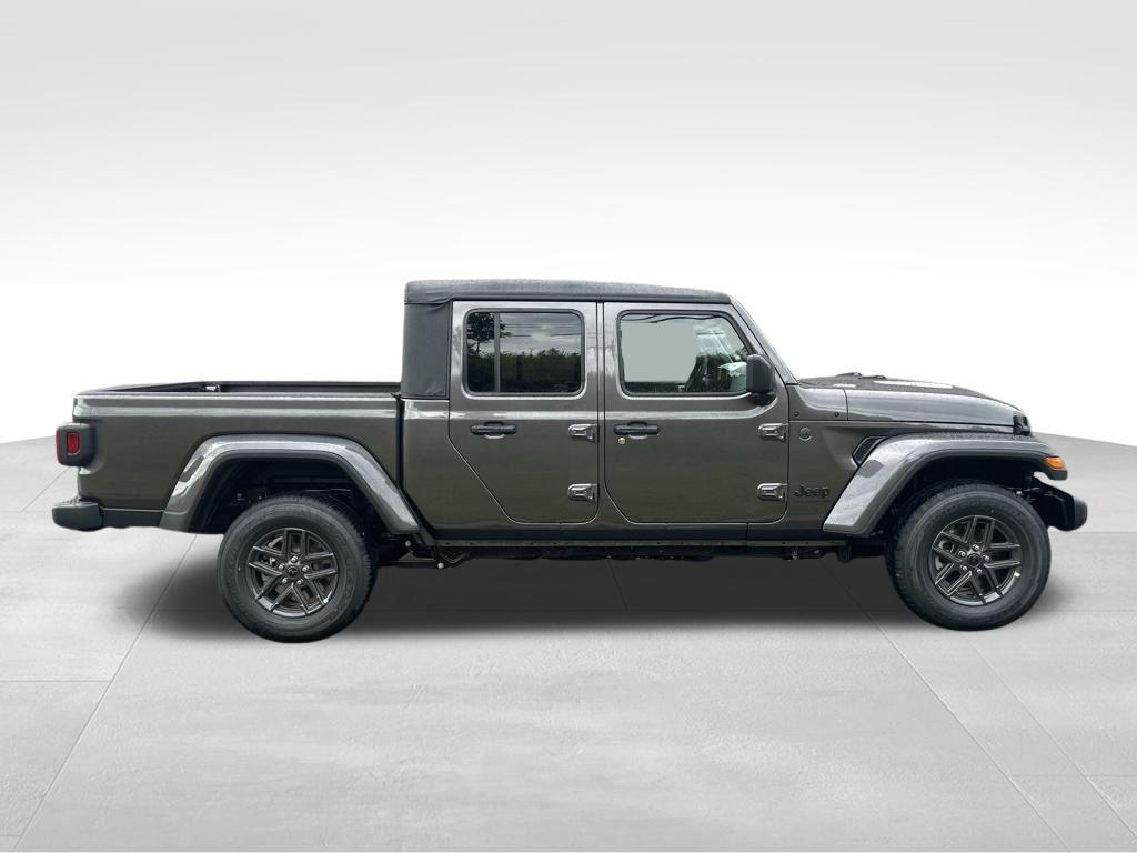 new 2025 Jeep Gladiator car, priced at $38,427