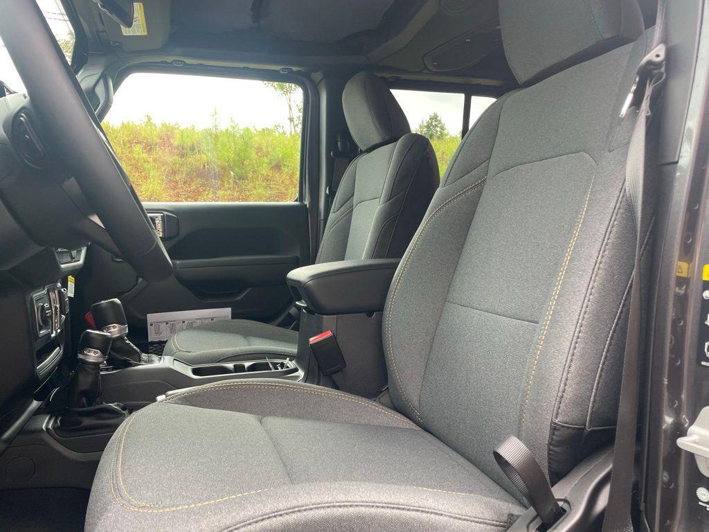 new 2025 Jeep Gladiator car, priced at $38,427
