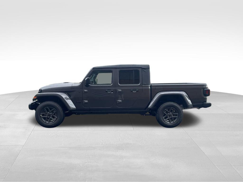new 2025 Jeep Gladiator car, priced at $38,427