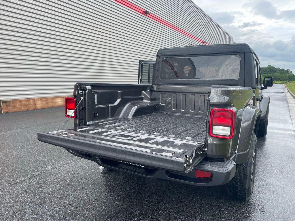 new 2025 Jeep Gladiator car, priced at $38,427