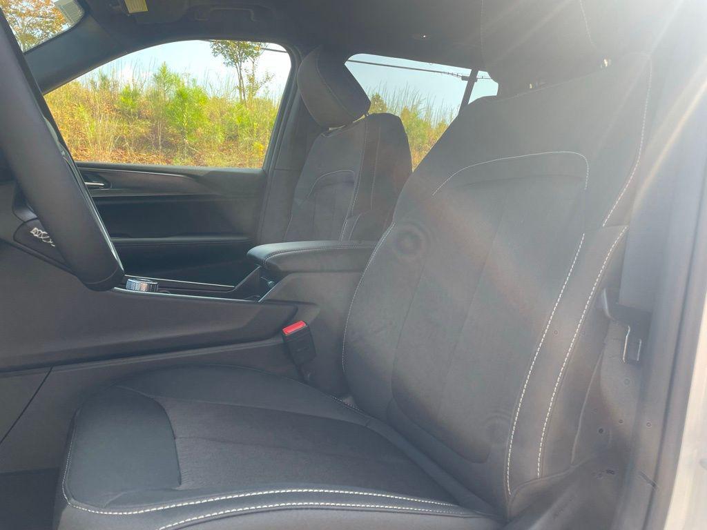 new 2025 Jeep Grand Cherokee car, priced at $35,256