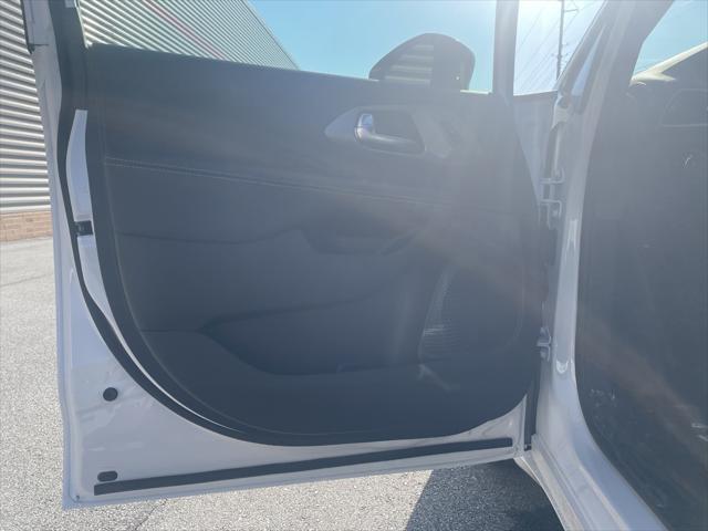 new 2025 Chrysler Pacifica car, priced at $40,031