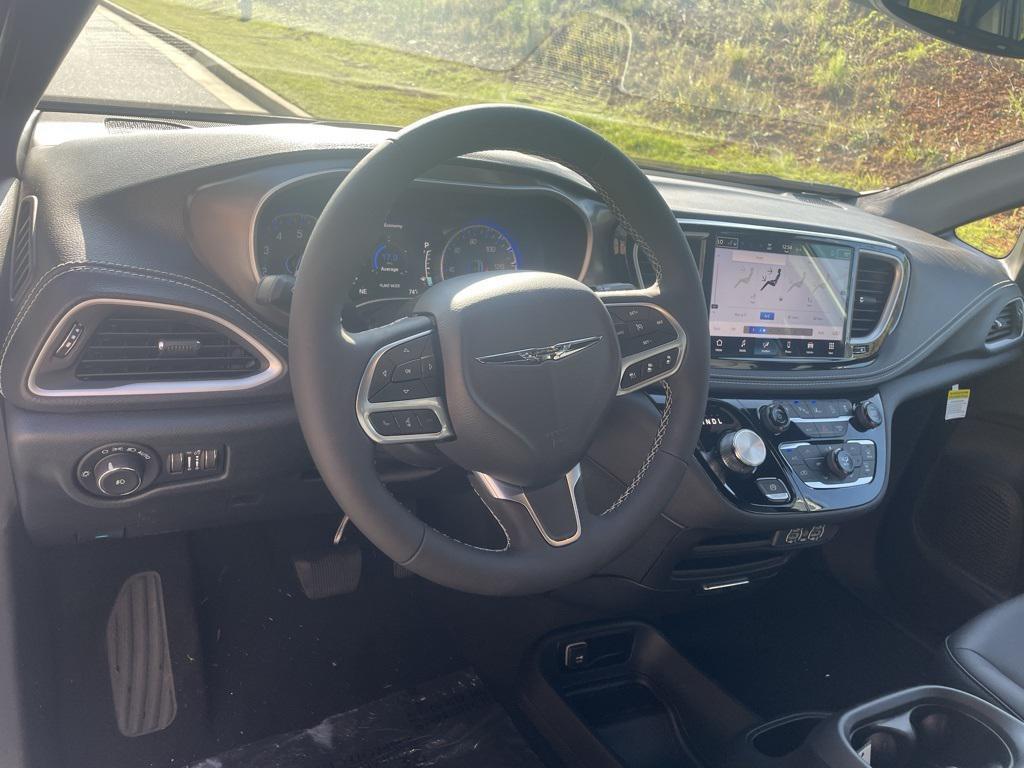 new 2025 Chrysler Pacifica car, priced at $35,512