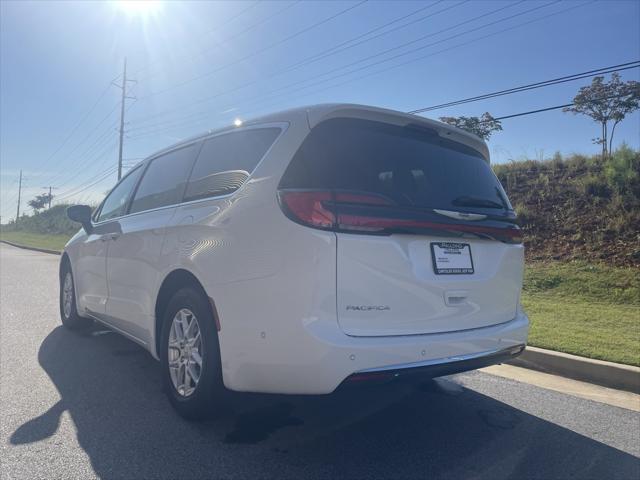 new 2025 Chrysler Pacifica car, priced at $40,031