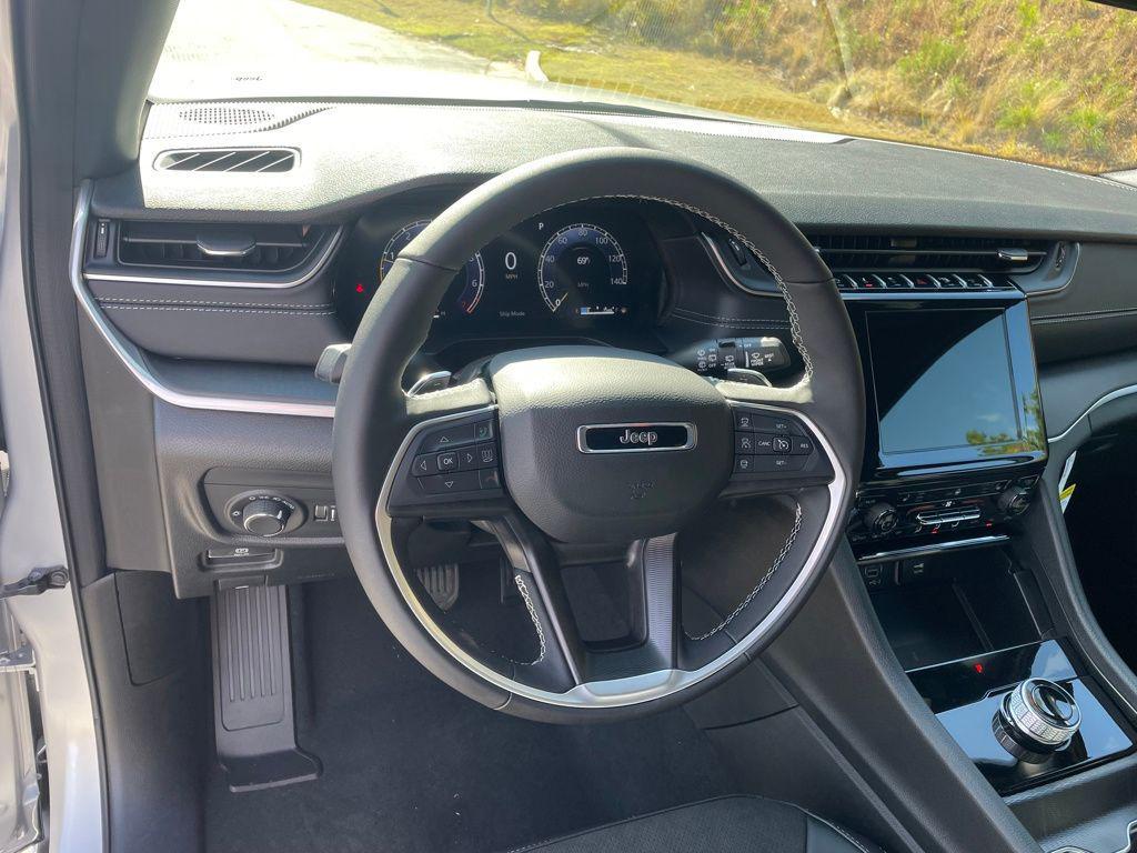new 2025 Jeep Grand Cherokee car, priced at $39,462