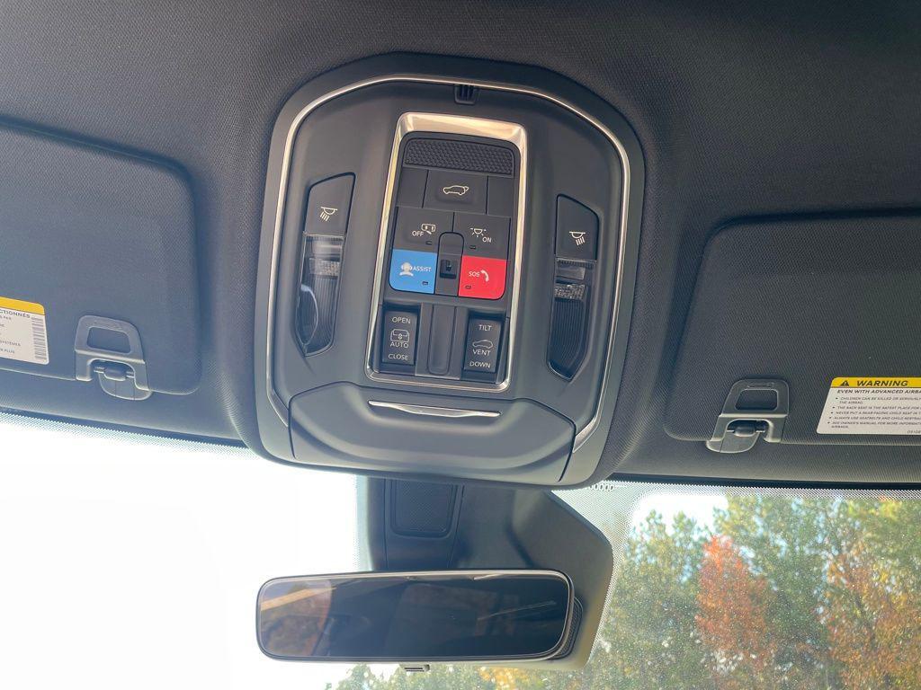 new 2025 Jeep Grand Cherokee car, priced at $39,462