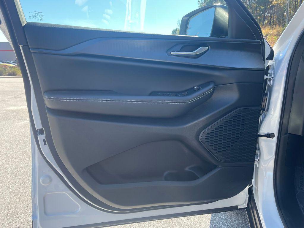 new 2025 Jeep Grand Cherokee car, priced at $35,165