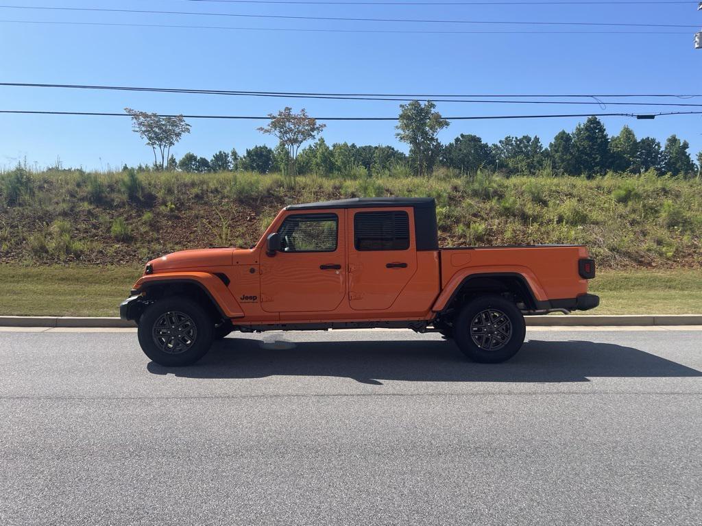 new 2025 Jeep Gladiator car, priced at $41,905