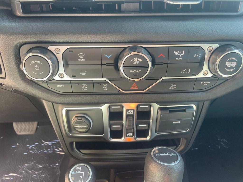 new 2025 Jeep Gladiator car, priced at $38,697