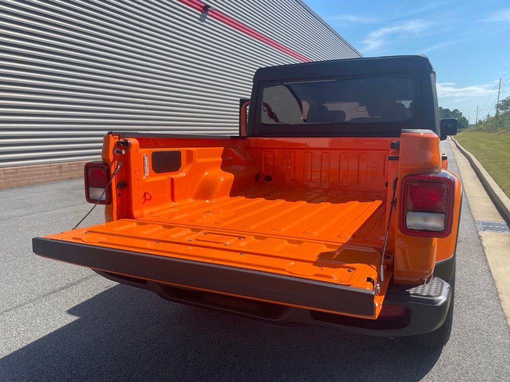 new 2025 Jeep Gladiator car, priced at $38,697
