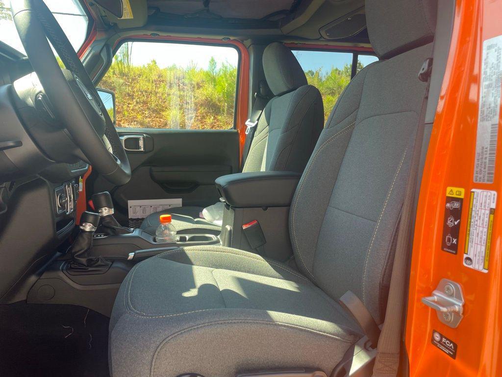 new 2025 Jeep Gladiator car, priced at $38,697