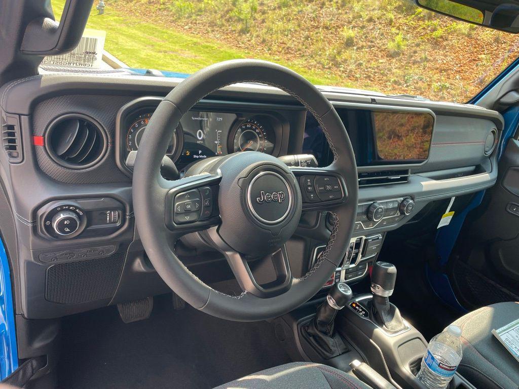 new 2025 Jeep Gladiator car, priced at $43,666