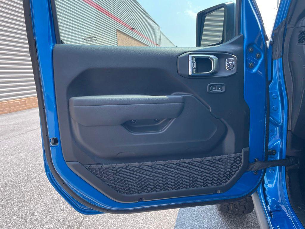 new 2025 Jeep Gladiator car, priced at $43,666
