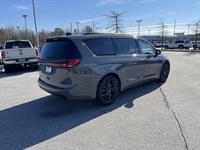 new 2025 Chrysler Pacifica car, priced at $48,054