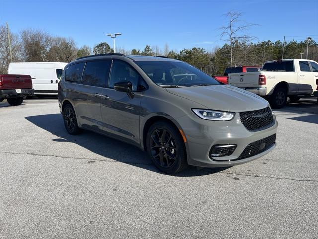 new 2025 Chrysler Pacifica car, priced at $48,054