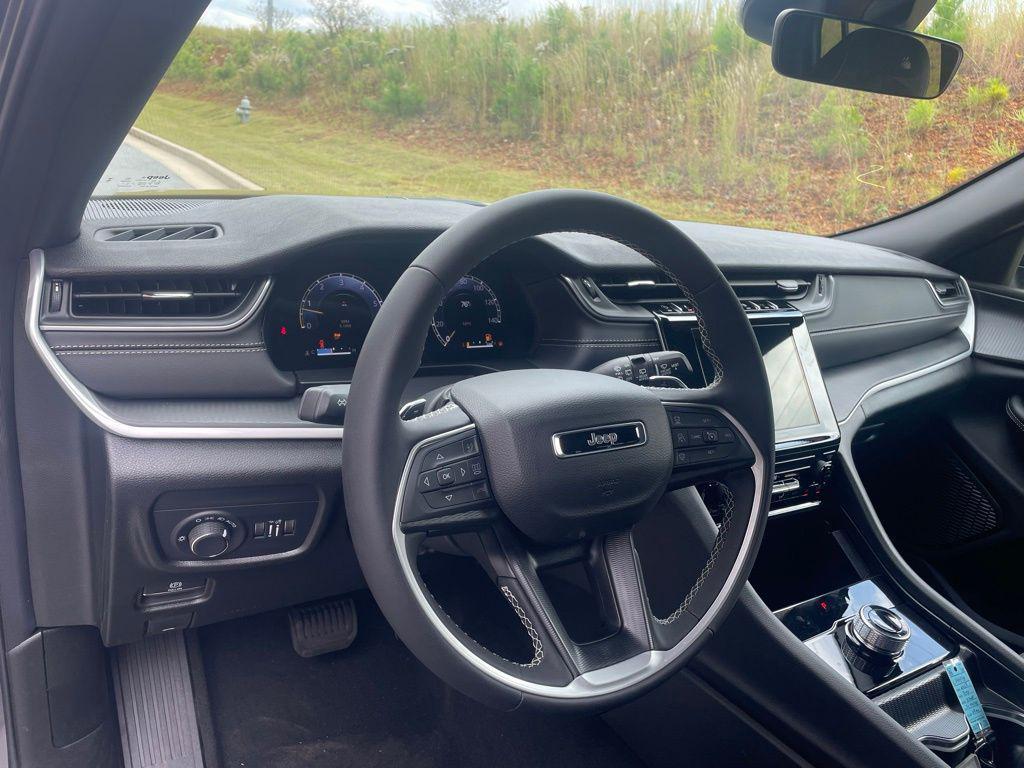 new 2025 Jeep Grand Cherokee car, priced at $35,774