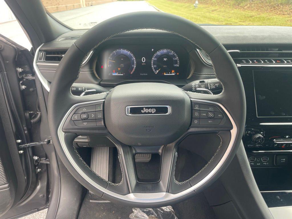 new 2025 Jeep Grand Cherokee car, priced at $35,774