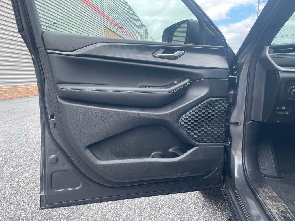 new 2025 Jeep Grand Cherokee car, priced at $35,774