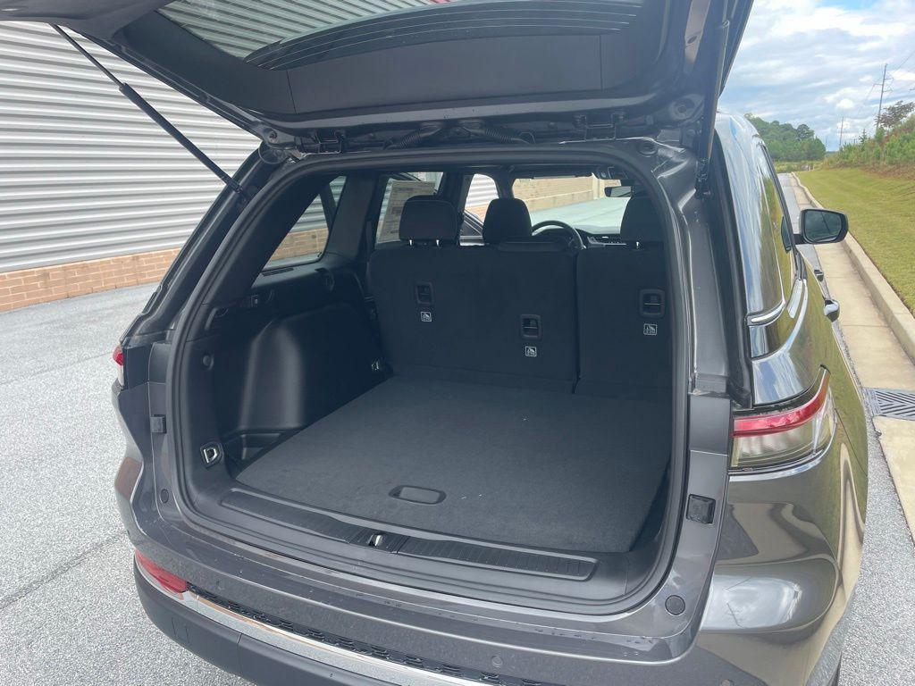 new 2025 Jeep Grand Cherokee car, priced at $35,774