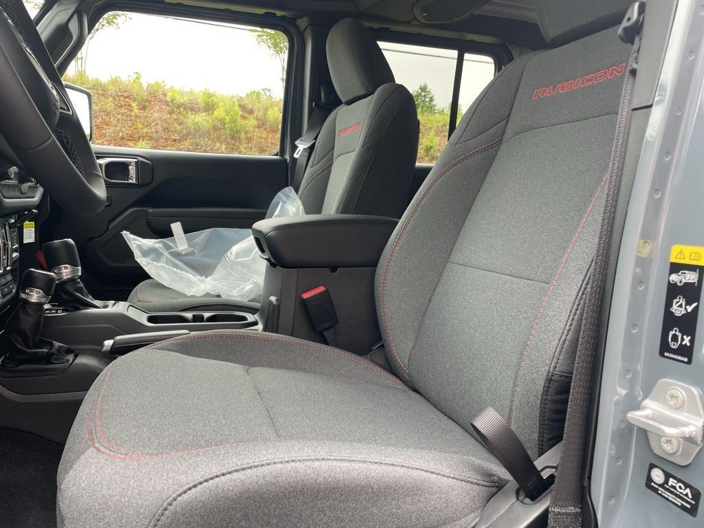 new 2025 Jeep Gladiator car, priced at $45,666