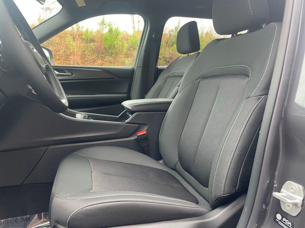 new 2025 Jeep Grand Cherokee L car, priced at $35,206