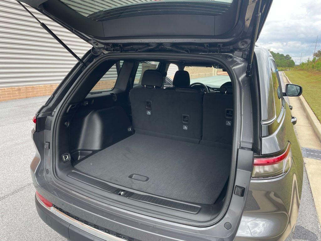 new 2025 Jeep Grand Cherokee car, priced at $33,174